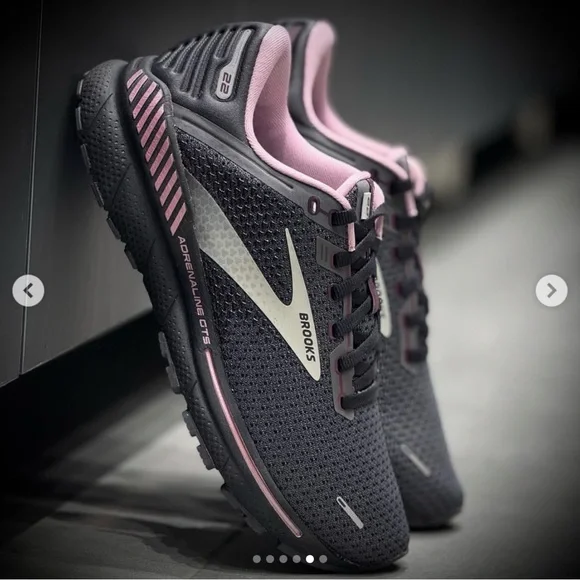 Brooks Women's Adrenaline GTS 22 - Black and Pink - Picture 1 of 9